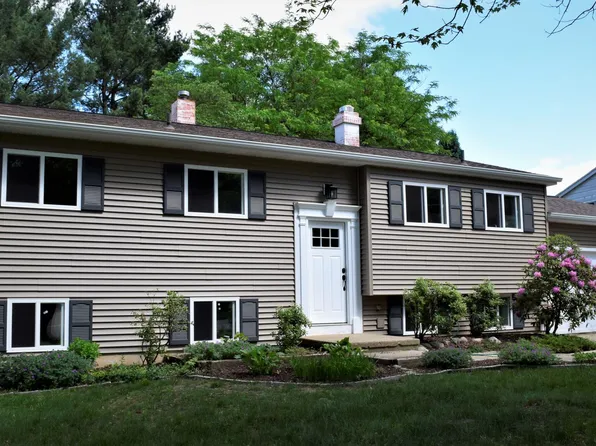 7631 Walcott St, Portage, MI 49024