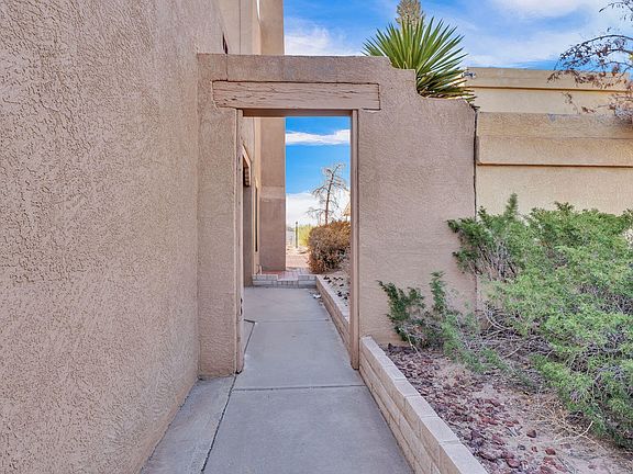 5th image of 688 Lakeview Cir SE