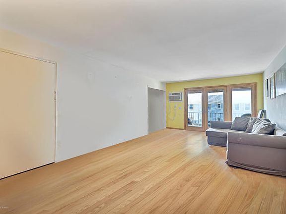 5th image of 1187 Ocean Ave Unit 15