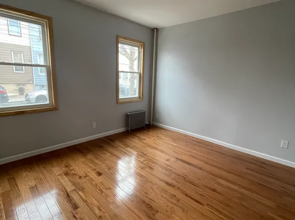 54-31 Nurge Avenue image 13 of 14