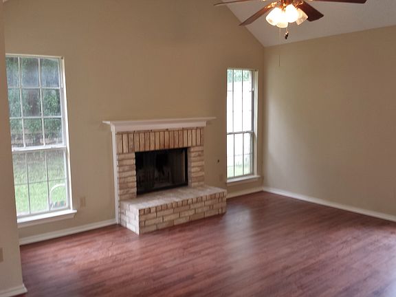 Fireplace with gas starter
