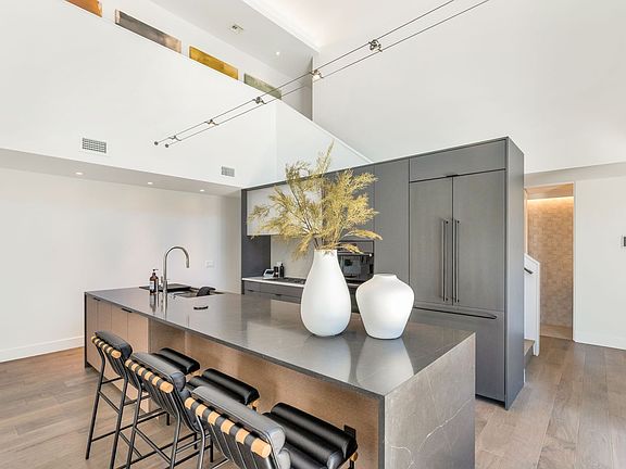 5th image of 1325 E Pomelo Grove Ln