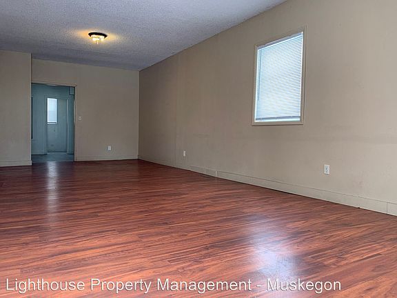 5th image of 654 E Isabella Ave #1