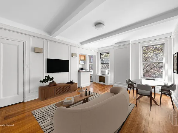 325 W 45th St #401, New York, NY 10036