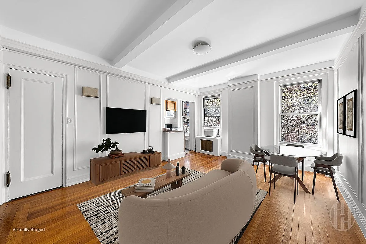 325 W 45th St #401 photo 1