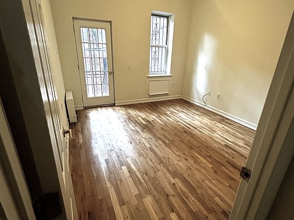 5th image of 441 W 50th St #1E