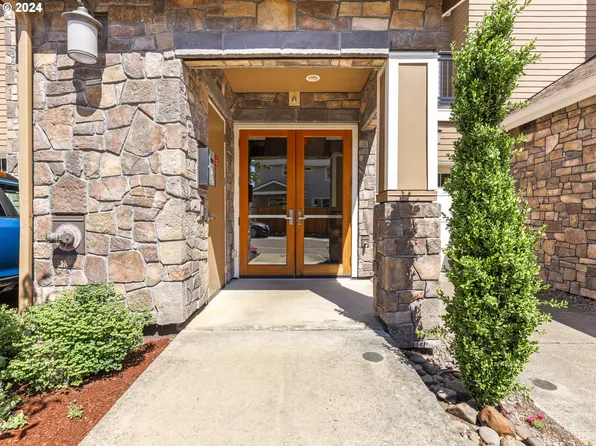 11750 SE Crested Eagle Ln, Happy Valley, OR 97086