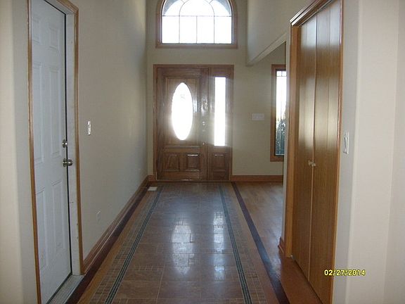 4th image of 8017 S Oak Park Ave