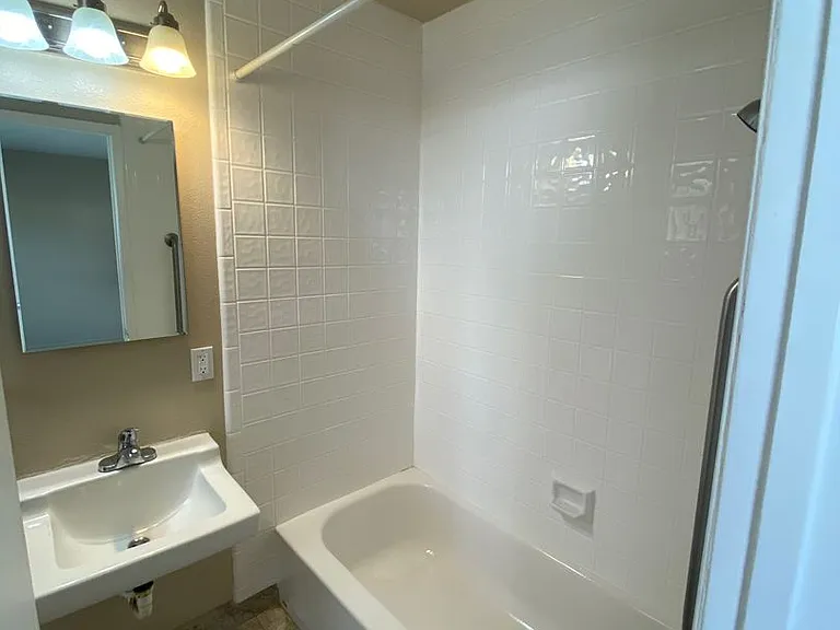 245 S Pacific Ave — Photo 7