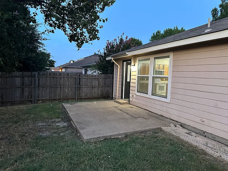 9328 Goldenview Dr — Photo 21