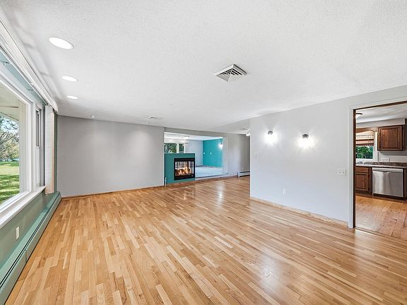 3rd image of 3675 NE Shadeland Rd