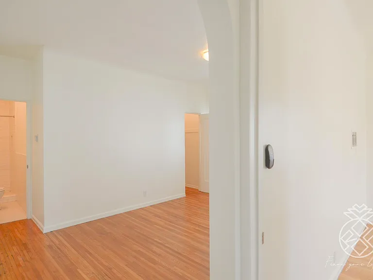 424 N Ogden Dr #6 — Photo 22