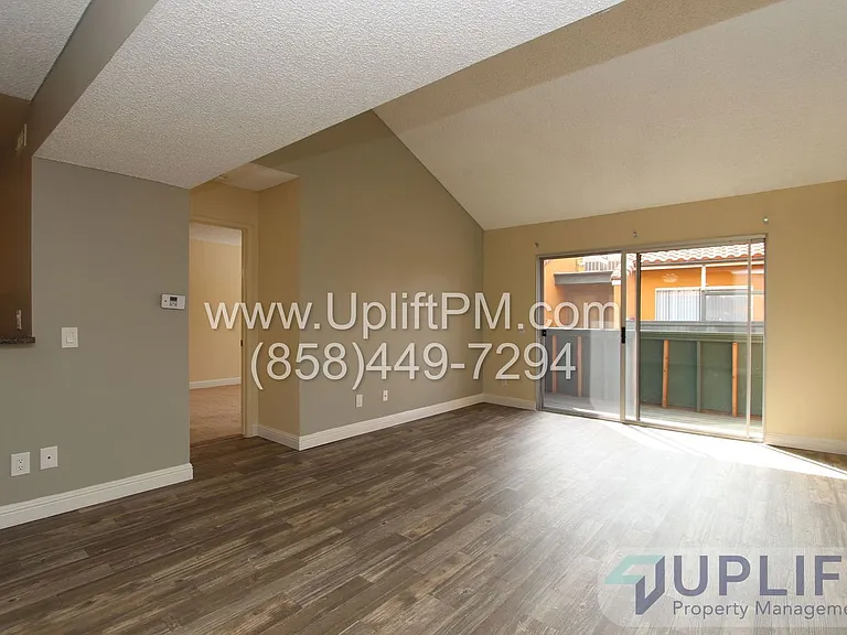 BONITA COURT APARTMENTS — Photo 7