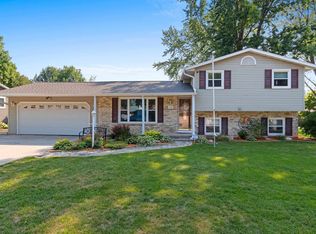 1141 Sharie Ln, Green Bay, WI 54304