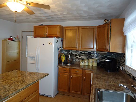 2nd image of 31 Beckford St #1