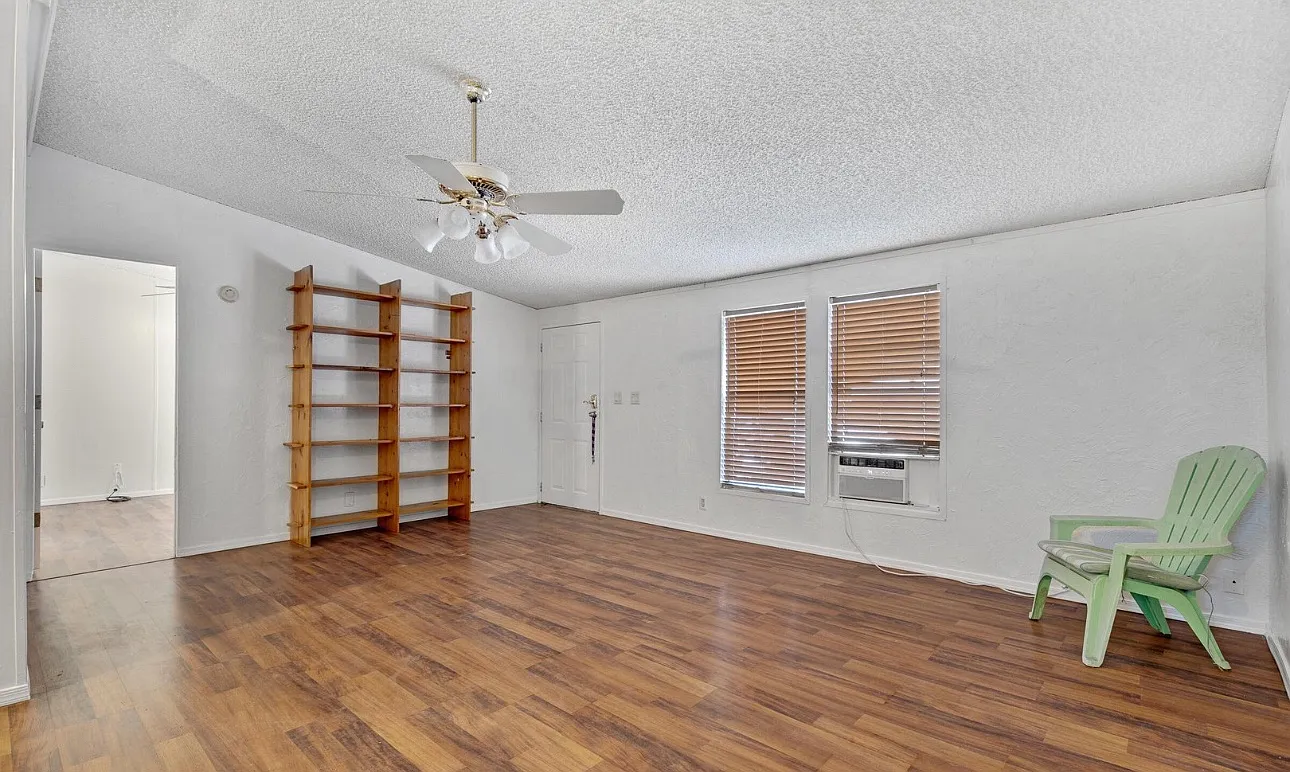 3 bed, 1100 sqft, $2,500 — Photo 3