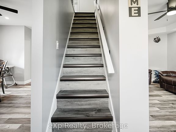 3rd image of 1060 Sanderson St
