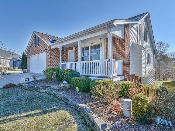 5th image of 619 Willowcrest Pl