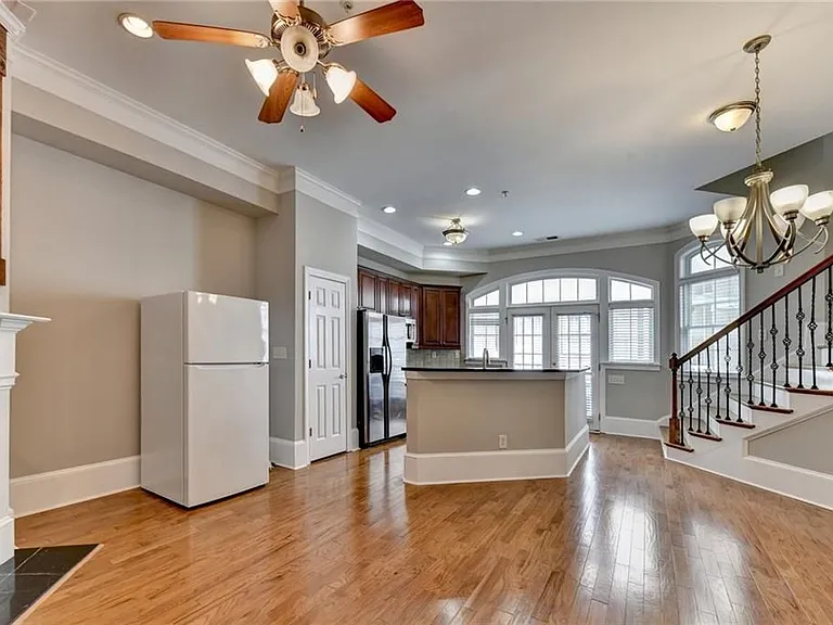 813 Clifton Heights Ln — Photo 6