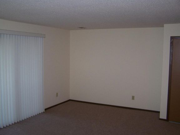 2nd image of 709 Fieldstone Ct APT 11