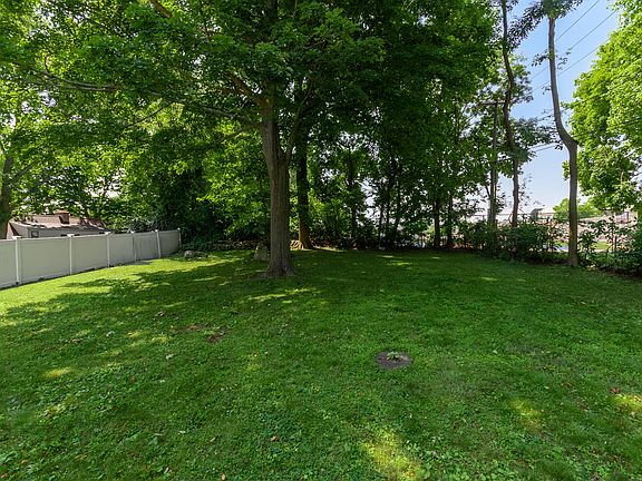 4th image of 26 Lenox Ave #1