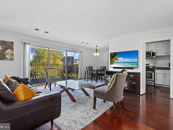 3rd image of 2606 Indian Dr APT 2C