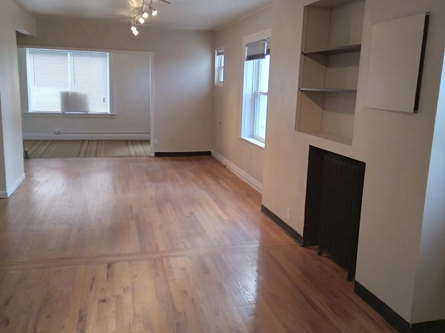 7533 Forsyth Blvd — Photo 4