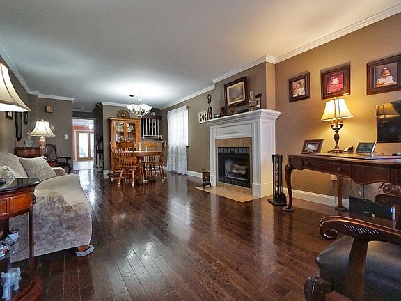 4th image of 185 Cotter Ave