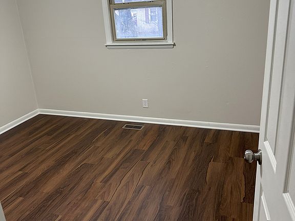 5th image of 1080 E Prospect St