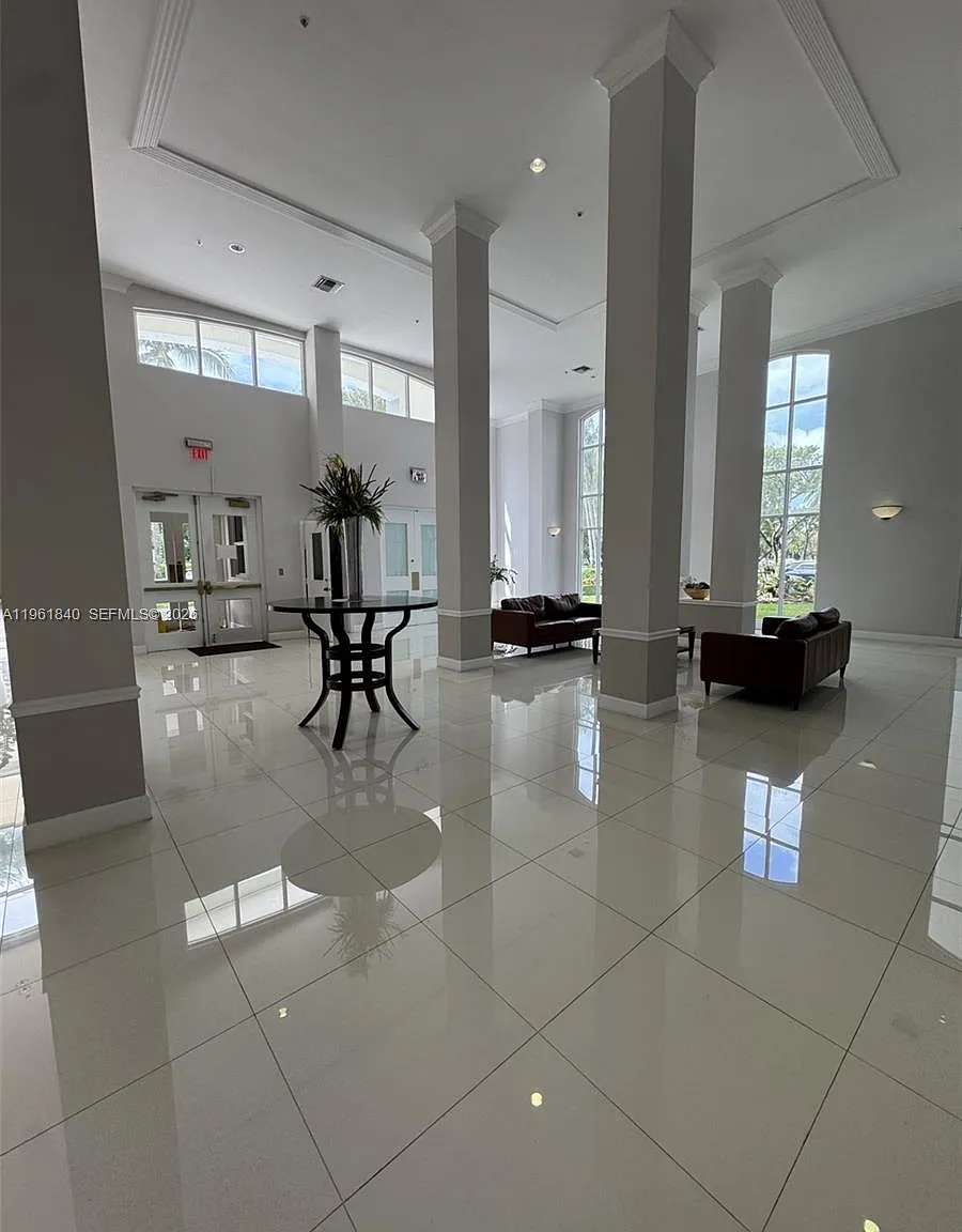 Doral House Condo No 3 — Photo 1