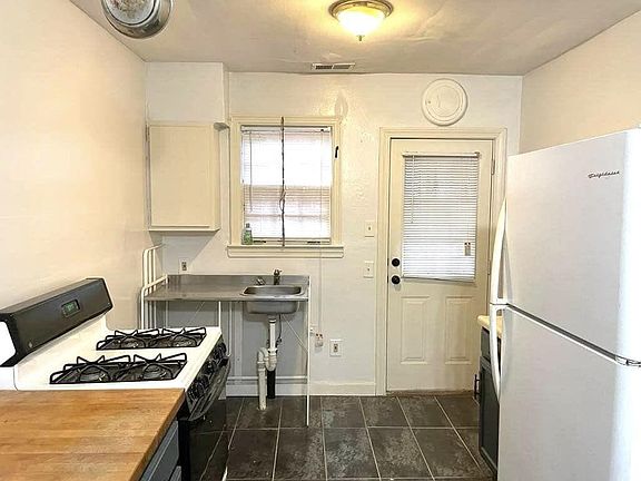 4th image of 3084 Spottswood Ave