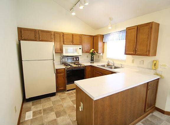 3rd image of 389 Branding Iron Dr