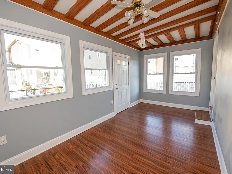 606 Green St — Photo 8