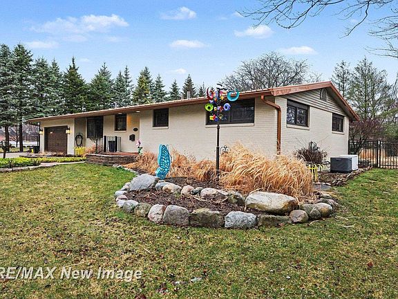 2nd image of 314 W Saint Andrews Rd