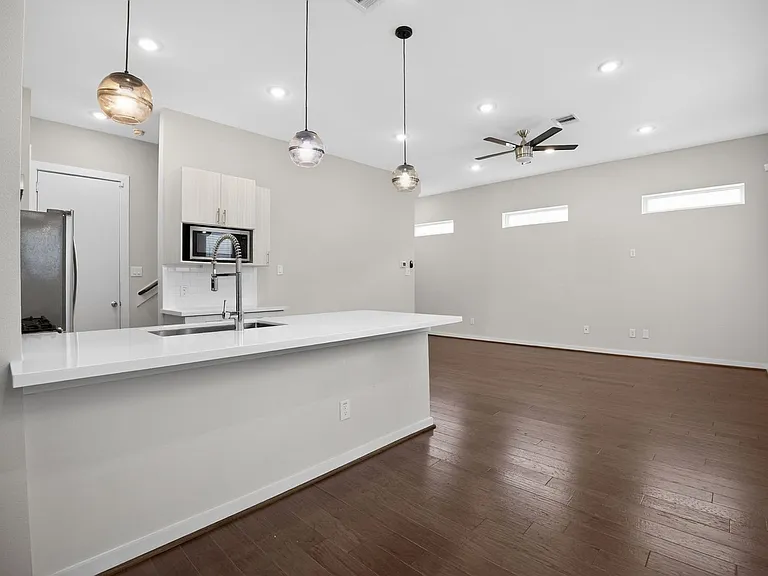 619 Thornton Oaks Ln — Photo 5