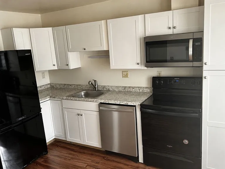 424 Peregrine St — Photo 2