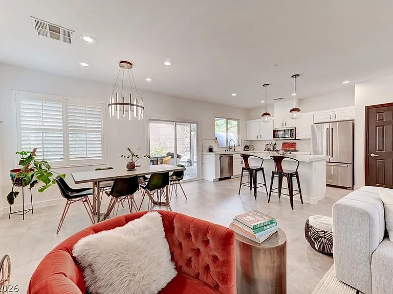 1041 Chestnut Chase St — Photo 10