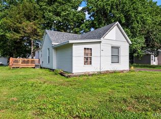 1013 N Van Buren St, Litchfield, IL 62056