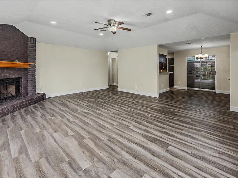 7907 Chancel Dr — Photo 8