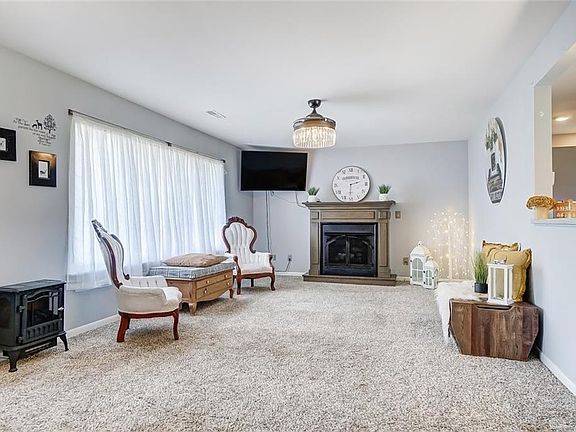 5th image of 644 Kathryn Dr