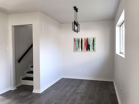 4th image of 1512 Laurel Ln