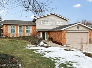 2018 Brentwood Ln E, Wheaton, IL 60189