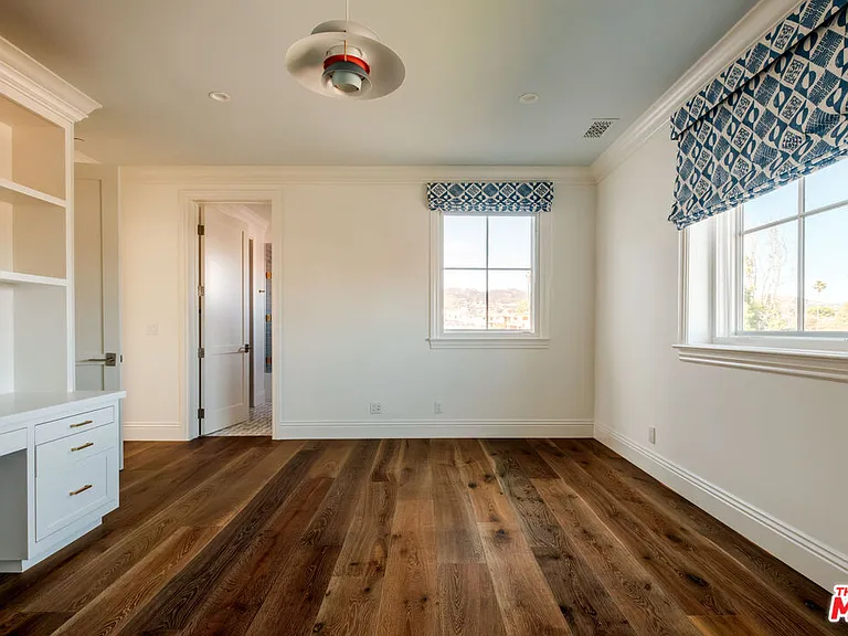 557 Chapala Dr — Photo 21