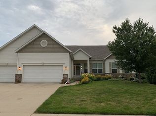 2535 Grey Wolf, Hiawatha, IA 52233