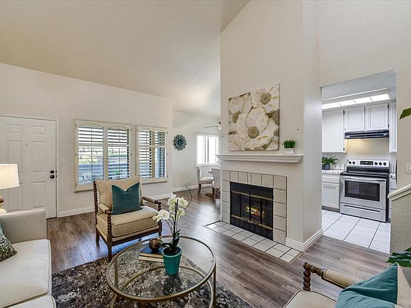 4th image of 4876 Pine Forest Pl