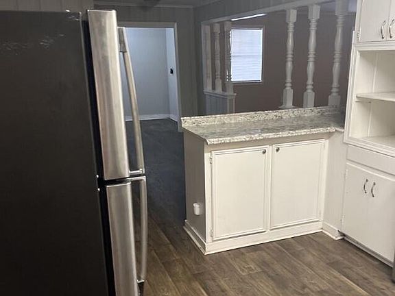 3rd image of 1056 Woodville Dr