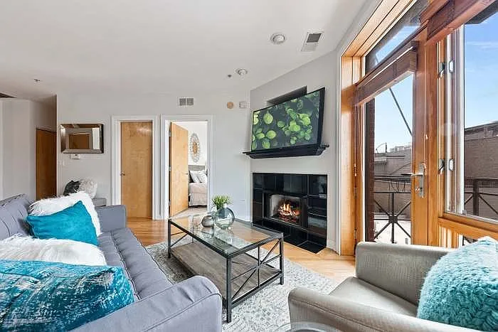 1 bed, 900 sqft, $2,700 — Photo 2