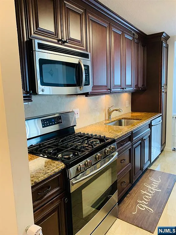 555 North Ave APT #17s photo 1