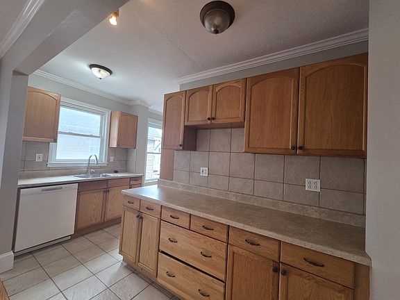 5th image of 30 Endicott St Floor 2