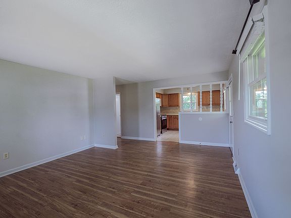 2nd image of 10 Rose Ave Unit 2